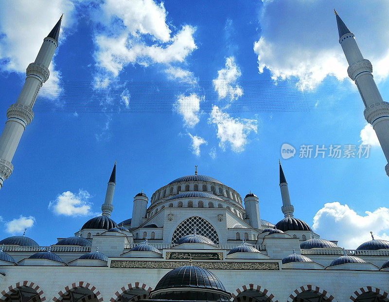 土耳其伊斯坦布尔的大Camlica清真寺(Buyuk Camlica Mosque)。